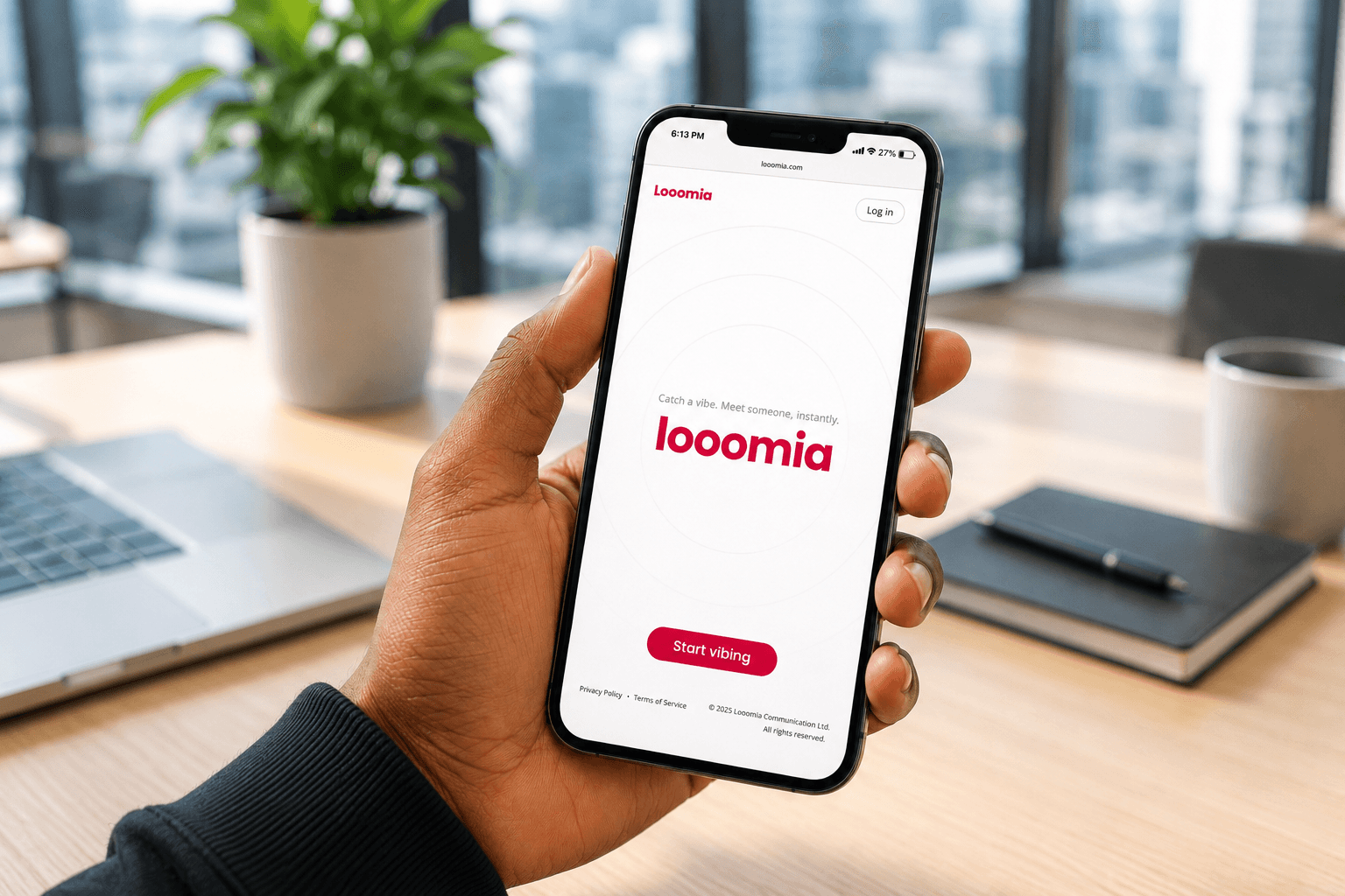 Looomia Chat App — image 1