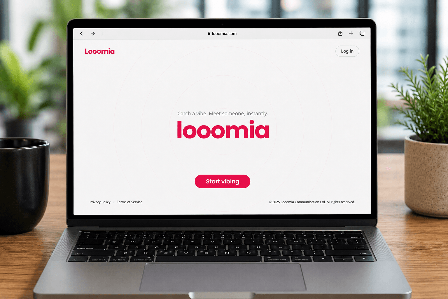Looomia Chat App